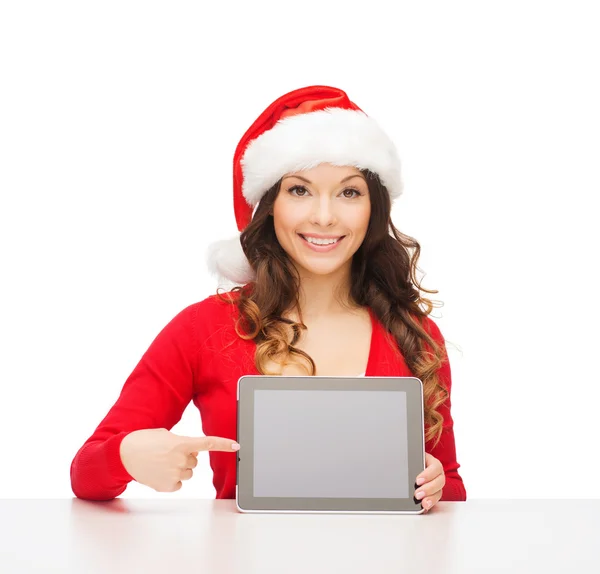 Mulher em santa chapéu auxiliar com tablet pc — Fotografia de Stock