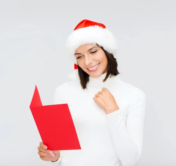 空白の赤いポストカード付きサンタ クロース ヘルパー帽子の女 — ストック写真
