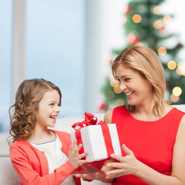 Happy mother and child girl with gift box Royalty Free Stock Photos