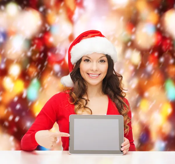 Frau mit Weihnachtsmann-Helfermütze mit Tablet-PC — Stockfoto