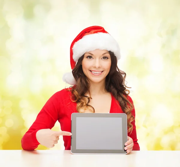 Mulher em santa chapéu auxiliar com tablet pc — Fotografia de Stock