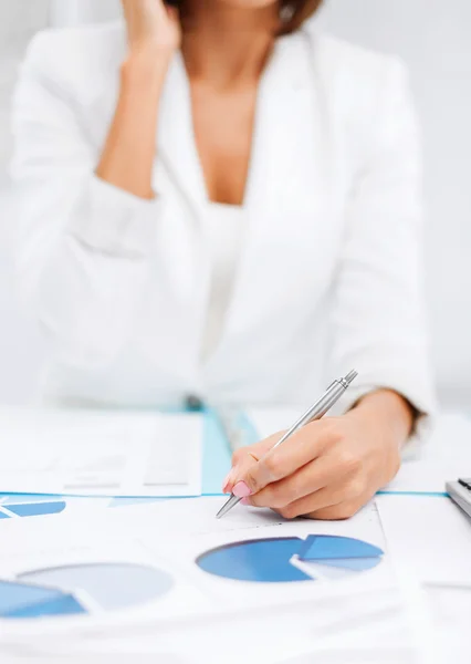 Woman with documents taking phone call — Stock Photo, Image