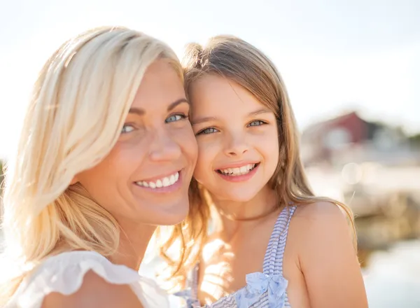 Glad mor och barn Tjej — Stockfoto