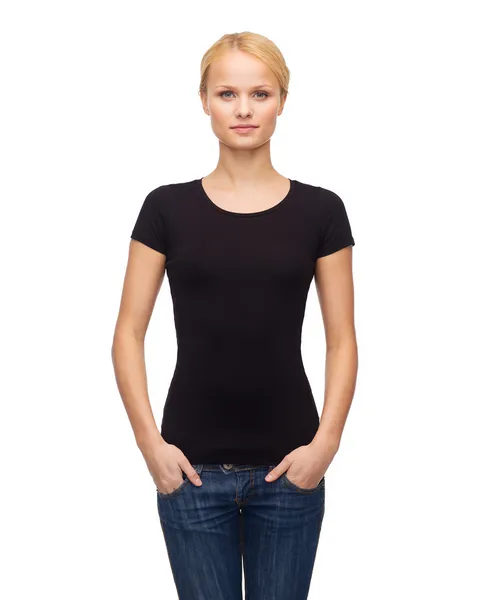 Mulher em branco t-shirt preta — Fotografia de Stock