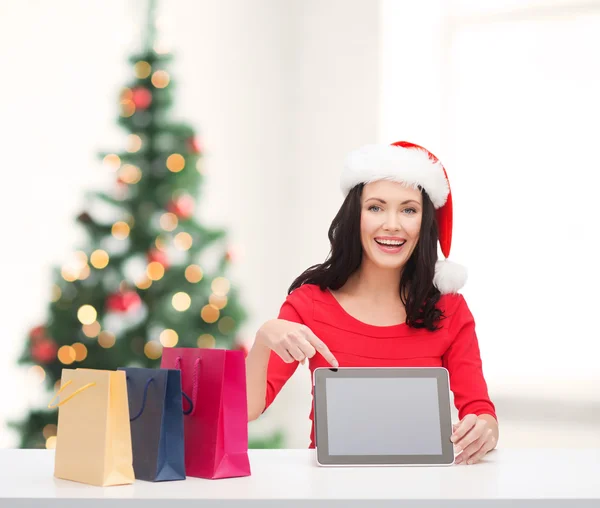 Vrouw in helper kerstmuts met tablet pc — Stockfoto