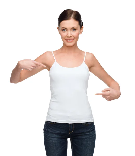 빈 흰색 셔츠에 있는 여자 — 스톡 사진