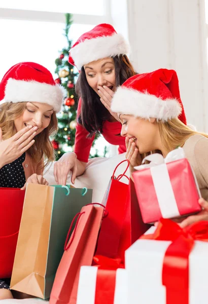 Women in santa helper hats with shopping bags — Stock Photo, Image