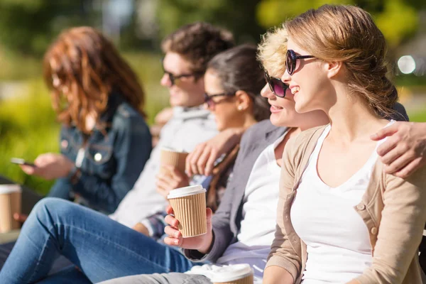 Group of students or teenagers hanging out — Stock Photo, Image