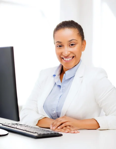 African businesswoman with computer in office — Stock Photo, Image