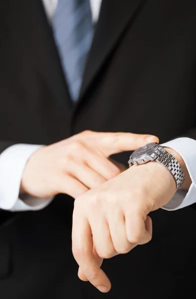 Man looking at wristwatch — Stock Photo, Image