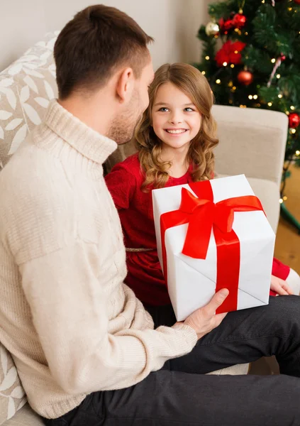 Smiling father and daughter looking at each other — Stock Photo, Image