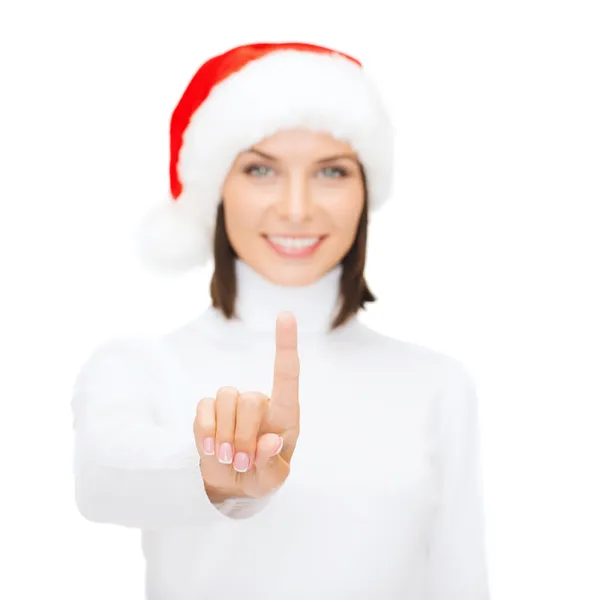 Mujer en santa helper sombrero presionando botón vitrual — Foto de Stock