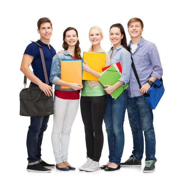 Grupp leende studenter står — Stockfoto