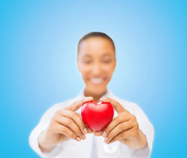 Mani donna con cuore — Foto Stock