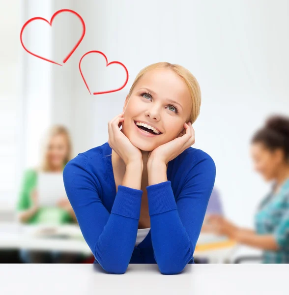 Mujer feliz soñando y riendo — Foto de Stock