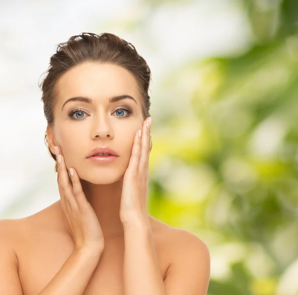 Mooie vrouw met updo — Stockfoto