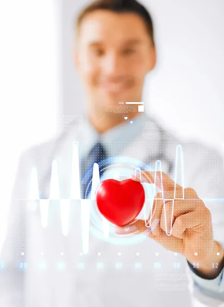 Médico varón con corazón y cardiograma — Foto de Stock