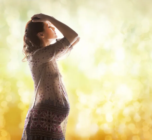 Silhouette Bild der schwangeren schönen Frau — Stockfoto