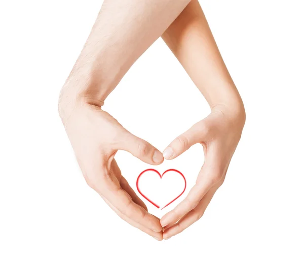 Mulher e homem mãos mostrando forma do coração — Fotografia de Stock