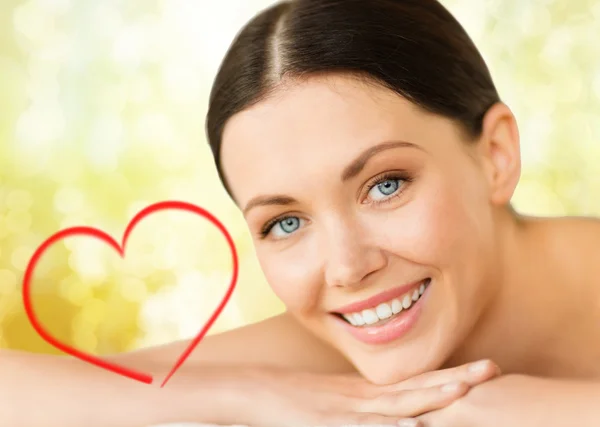 Beautiful smiling woman in spa salon — Stock Photo, Image