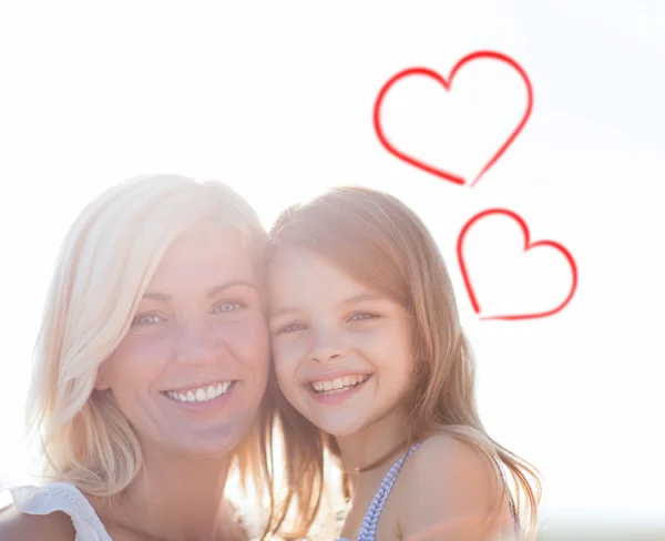 Mère heureuse et fille enfant — Photo