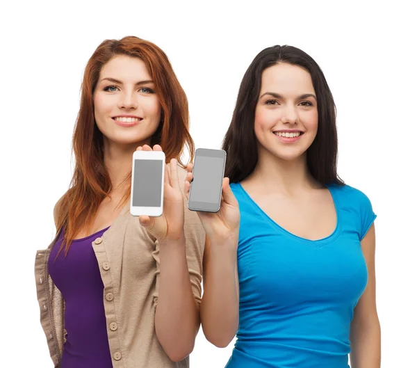 Students showing blank smartphones screens — Stock Photo, Image