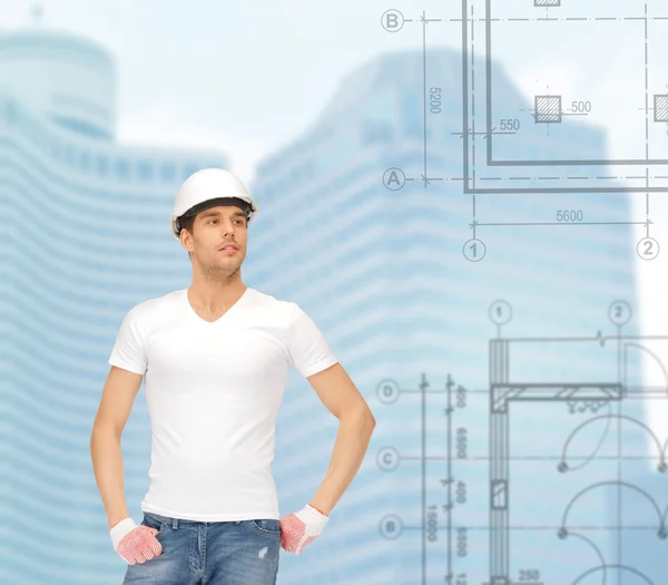 Gutaussehender Bauarbeiter mit weißem Helm — Stockfoto