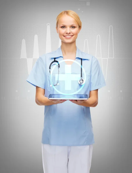 Leende kvinna läkare eller sjuksköterska med TabletPC — Stockfoto