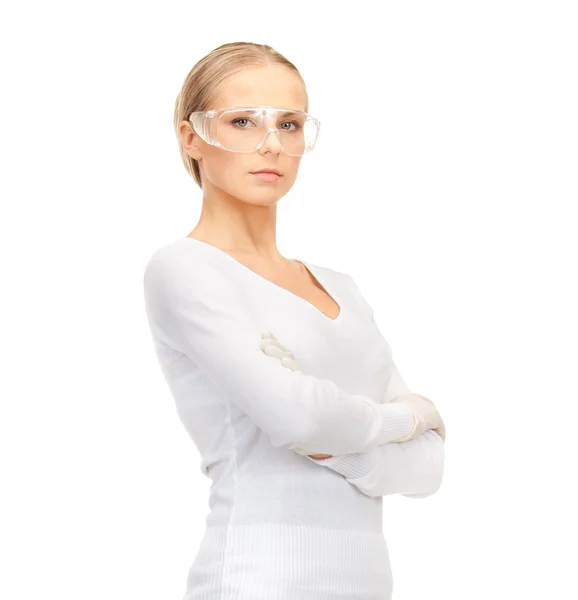 Mulher de óculos e luvas de proteção — Fotografia de Stock