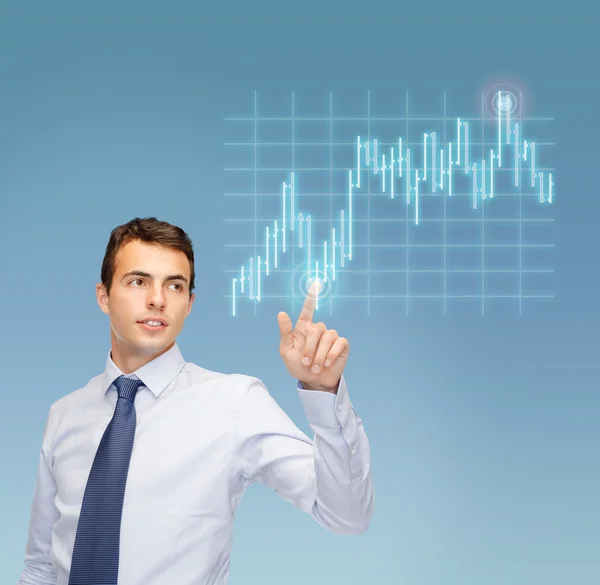 Uomo che lavora con grafico forex sullo schermo virtuale — Foto Stock