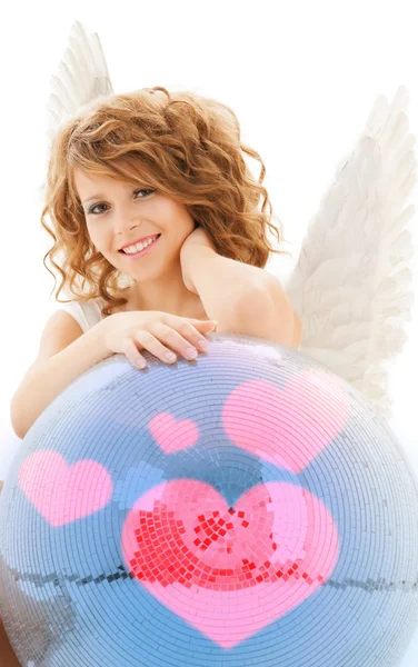 Glückliches Teenie-Engelmädchen mit Discokugel — Stockfoto