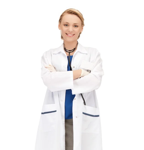 Medico sorridente femminile con stetoscopio — Foto Stock