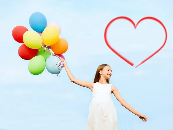 Glückliches Mädchen mit bunten Luftballons — Stockfoto