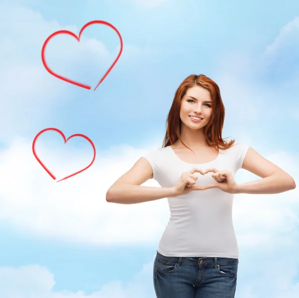 Smiling girl showing heart with hands — Stock Photo, Image