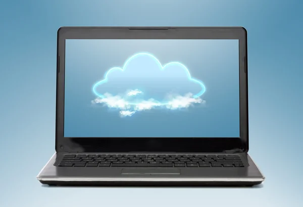 Ordenador portátil con nube en pantalla — Foto de Stock