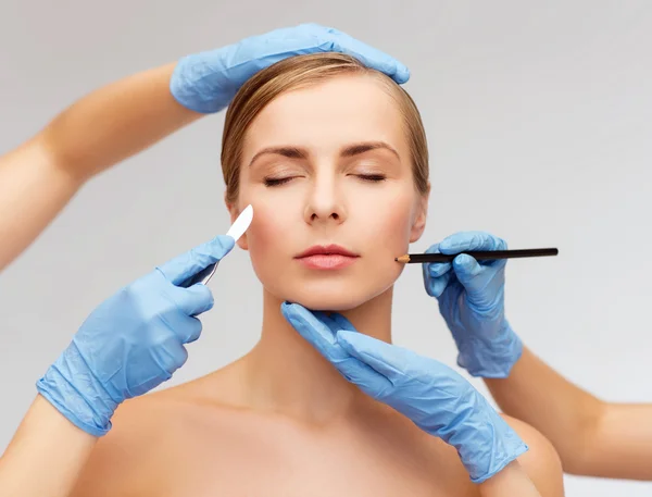 Woman face and beautician hands with pencil — Stock Photo, Image