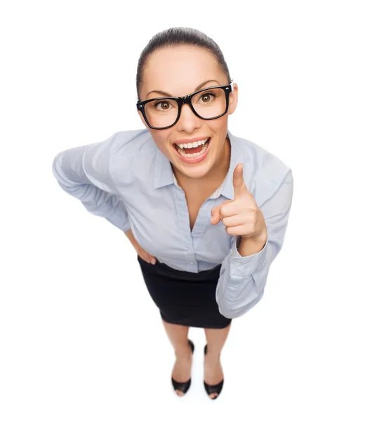Mujer de negocios sonriente con el dedo en alto —  Fotos de Stock