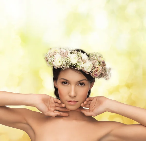 Beautiful woman wearing wreath of flowers — Stock Photo, Image