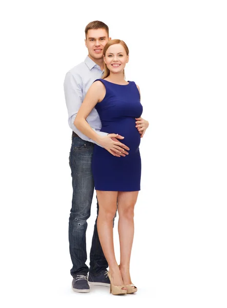 Glückliche junge Familie erwartet Kind — Stockfoto