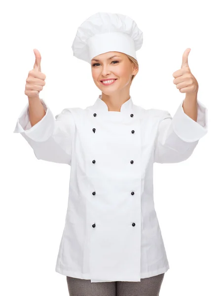 Sorridente chef femminile mostrando pollici in su — Foto Stock