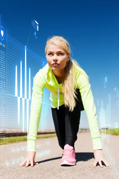 Femme concentrée faisant courir à l'extérieur — Photo