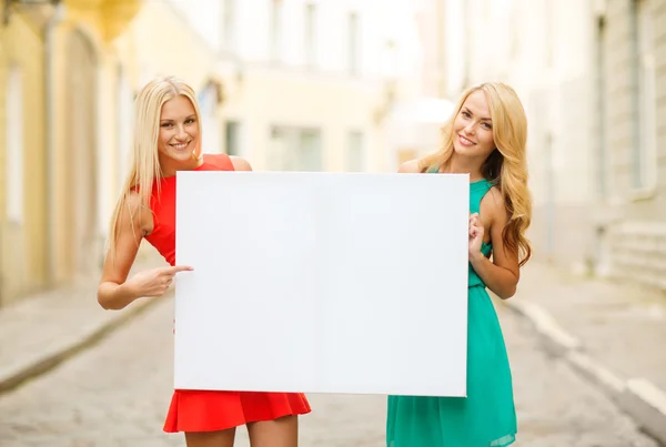 Two happy blonde women with blank white board — Stock Photo, Image