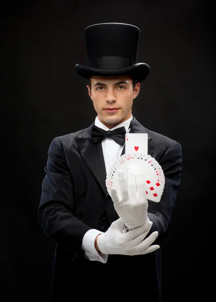 Magician showing trick with playing cards — Stock Photo, Image