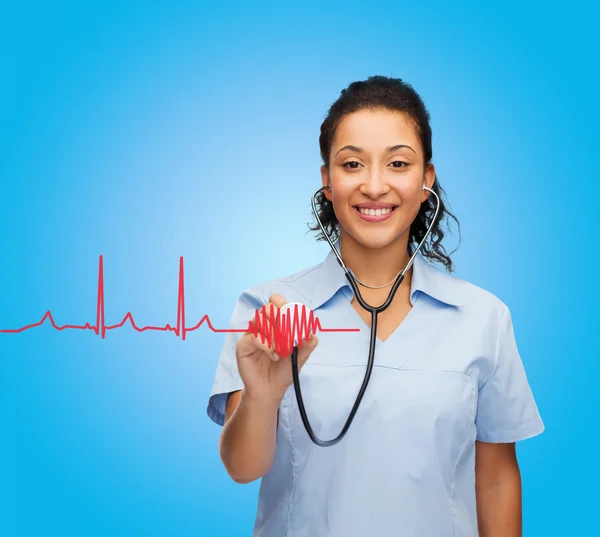 Sorridente donna afro-americana medico o infermiera — Foto Stock