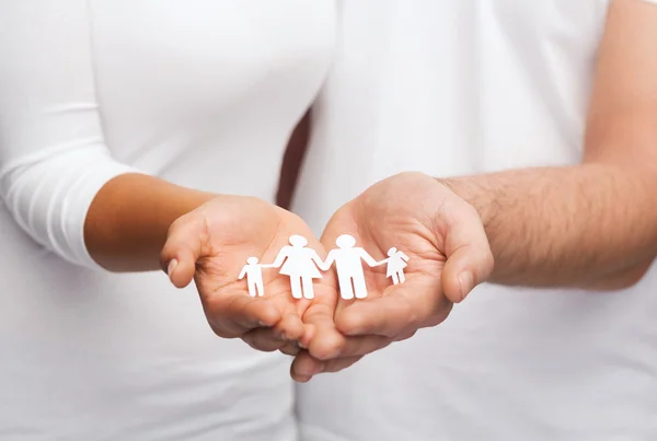 Pareja manos con papel hombre familia —  Fotos de Stock