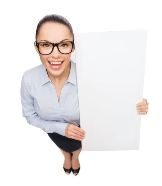 Smiling businesswoman with white blank board — Stock Photo, Image