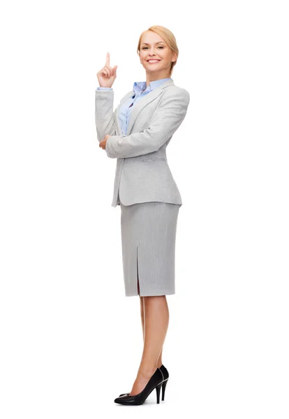 Mujer de negocios sonriente con el dedo en alto — Foto de Stock