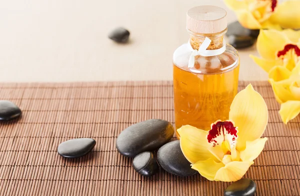 Essential oil, massage stones and orchid flowers — Stock Photo, Image