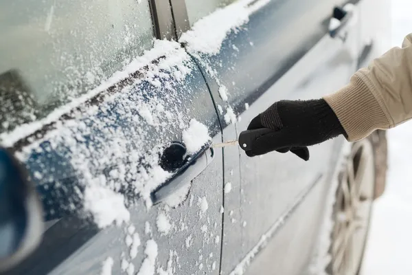 Closeup of man hand opening car with key — Stock Photo, Image