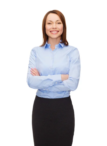 Joven mujer de negocios sonriente con brazos cruzados —  Fotos de Stock